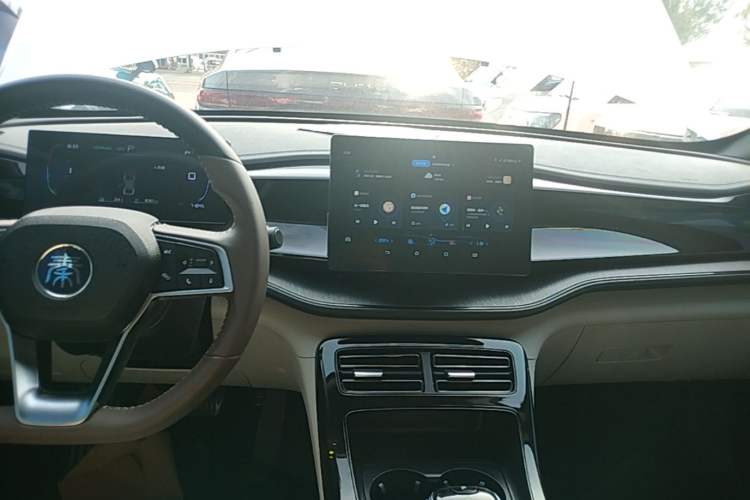 Used BYD Qin PLUS 2024 HONOR Edition DM-i 55KM Leading Model Audio And AC Panel