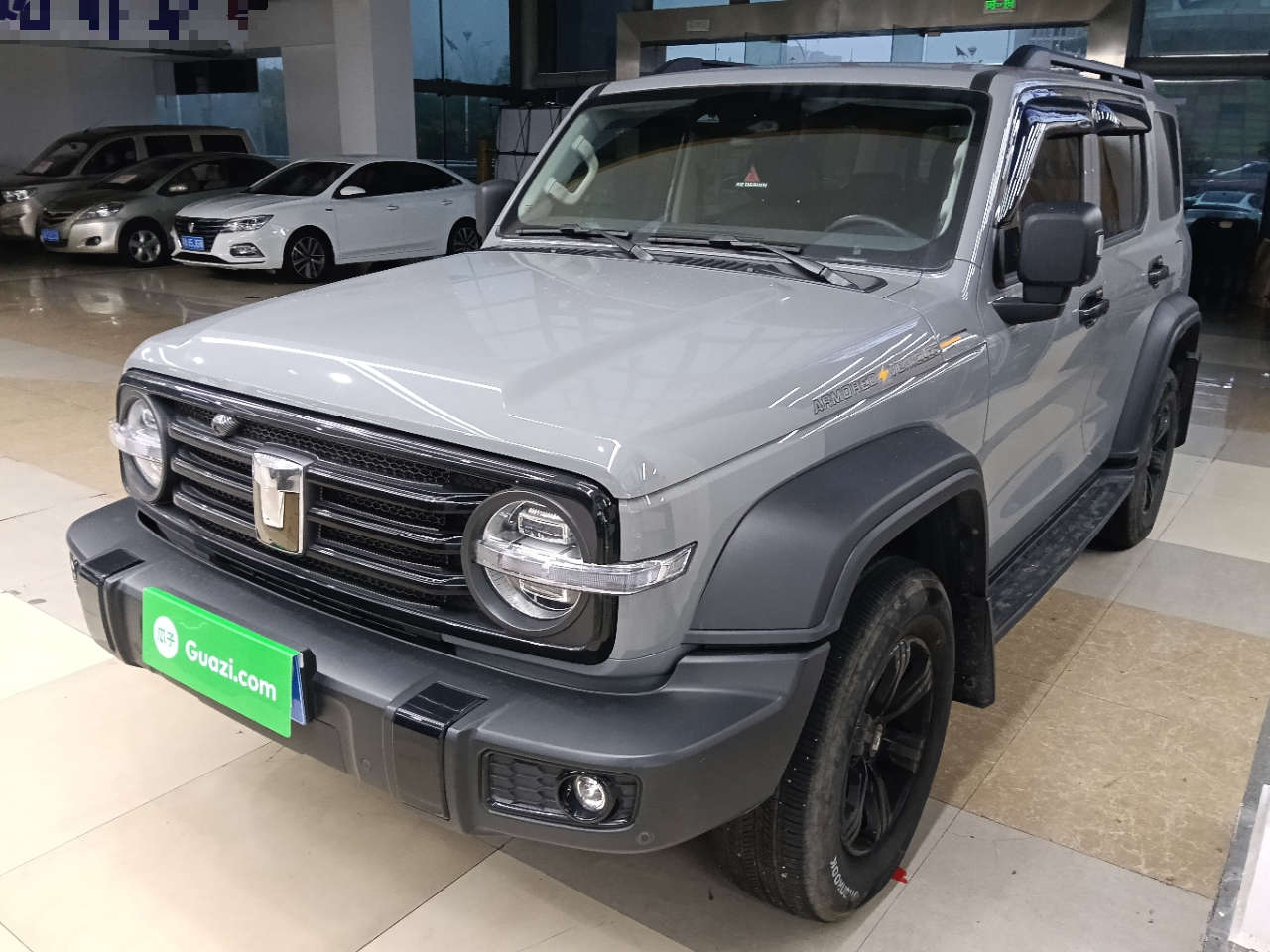 Под передней частью автомобиля