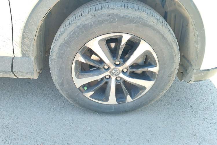 Used Toyota RAV4 2016 2.0L CVT Two-Wheel Drive Comfort Edition China V Standard Right Front Wheel Hub