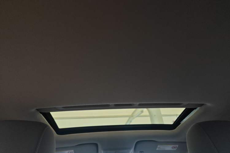 Used Chevrolet Aveo Sonic 2014 Sedan 1.4SL AT Stylish Sunroof Edition Headliner