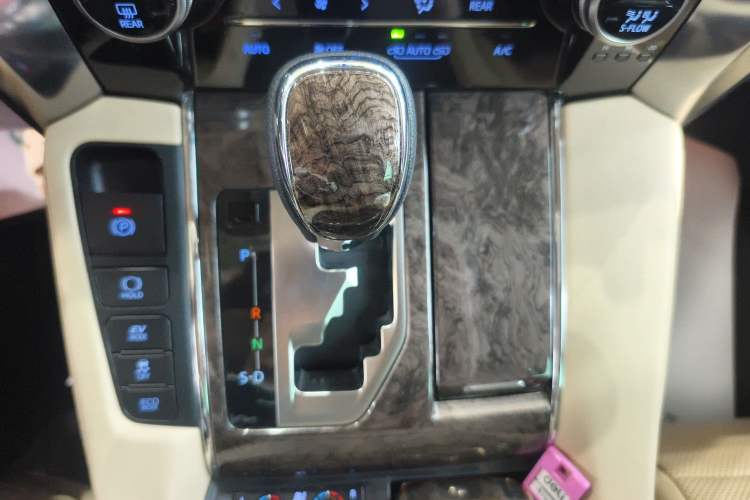 Used Toyota Vellfire 2023 Crown Dual-Engine 2.5L HV Prestige Edition
