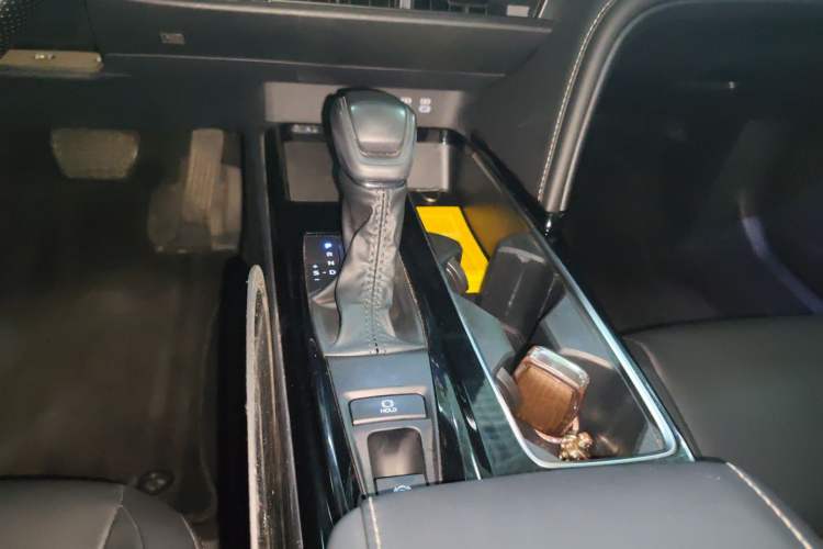 Used Toyota Camry 2024 Dual-Motor 2.0 HE Elite Edition
