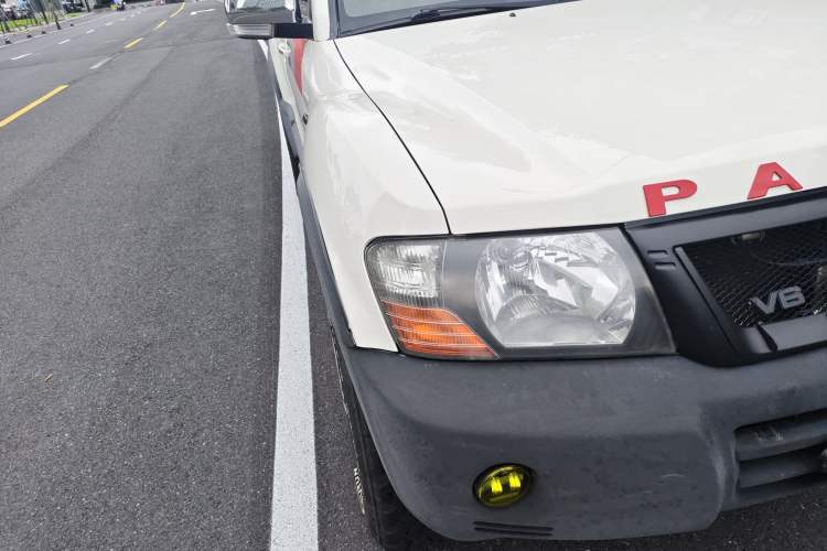 Used Mitsubishi Pajero 2011 V73 3.0L AT GLX
