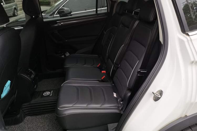 Used Volkswagen Tiguan L 2020 330TSI Automatic Two-Wheel Drive R-Line Flagship Version China VI Standard Left Rear Seat