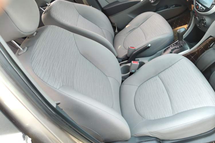 Used Hyundai Verna (older generation) 2014 1.4L Automatic Smart GLS Right Front Seat