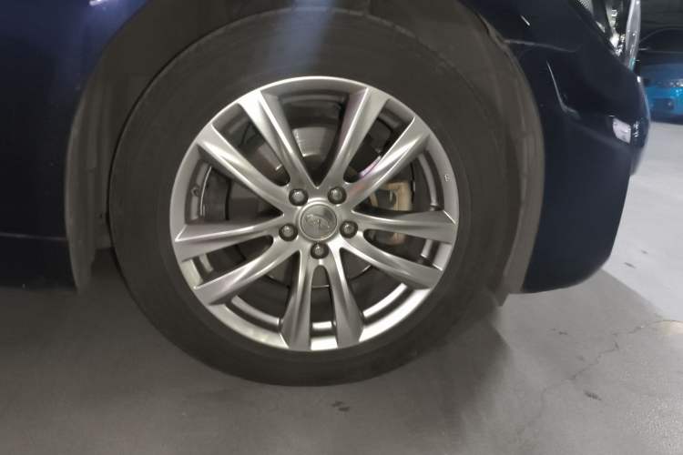 Used Infiniti Q70 2017 Q70L 2.5L Elite Edition Right Front Wheel Hub