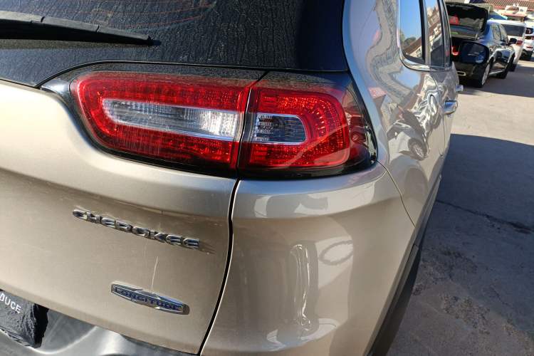 Used Jeep Cherokee 2016 2.0L Leading Edition
