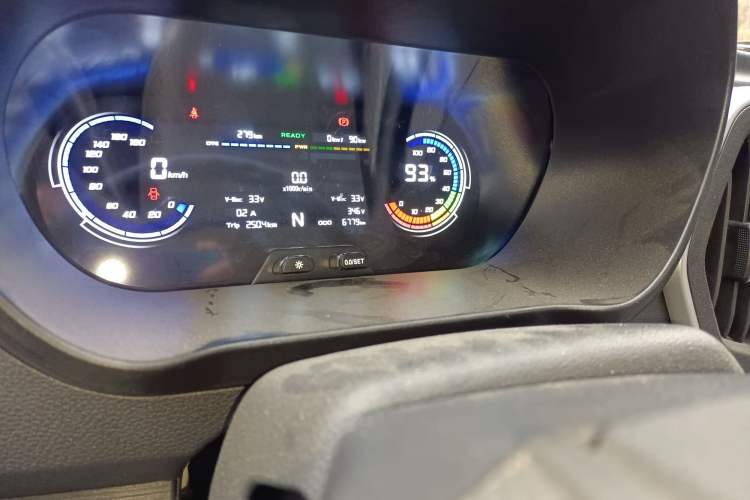 Used Chana Ruixing EM80 2025 Passenger Version Comfort Model 6 Seats 300 km Liftback Door