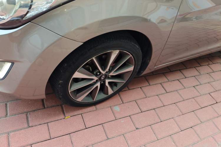 Used Hyundai Elantra (5th Generation / Langdong) 2015 1.6L Automatic Leading Model Left Front Wheel Hub