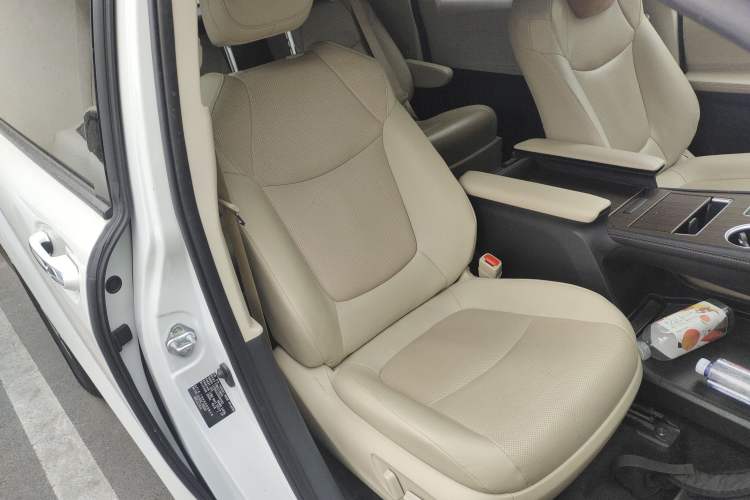 Used Toyota SIENNA 2023 2.5L Hybrid Luxury Edition Right Front Seat