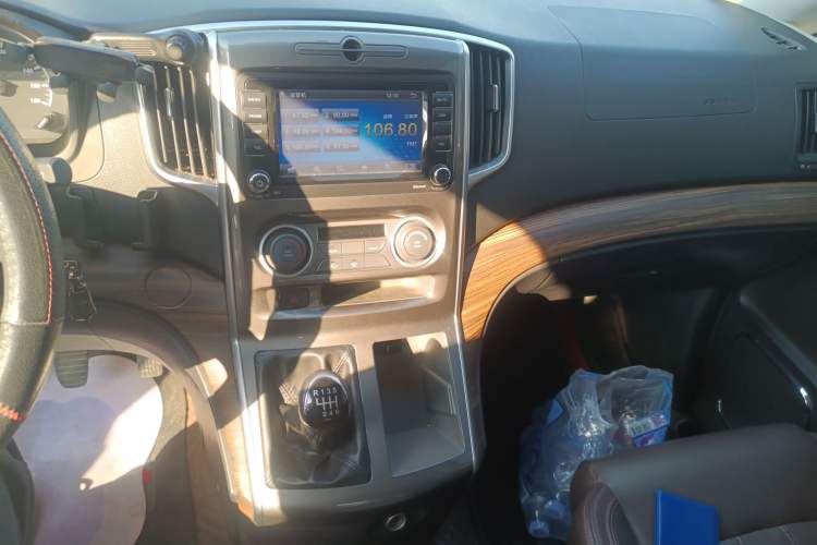 Used FORTHING Lingzhi PLUS 2021 2.0L Manual Luxury 9-Seater
