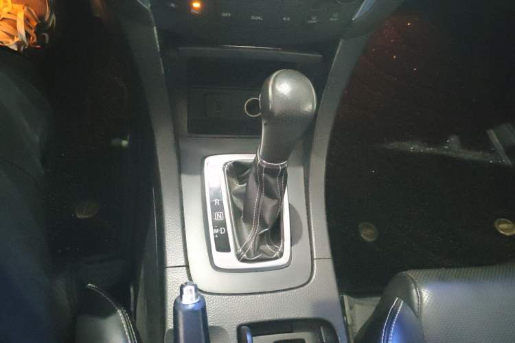 Used Suzuki Kizashi 2011 2.4L Two-Wheel Drive Luxury Navigation Edition
