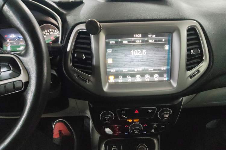 Used Jeep Compass 2017 200T Automatic Family Edition
