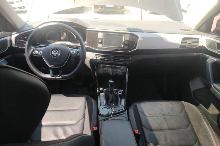 Used Volkswagen Tayron 2019 Teramont Edition 280TSI Two-Wheel Drive Luxury Model China VI Standard Center Console