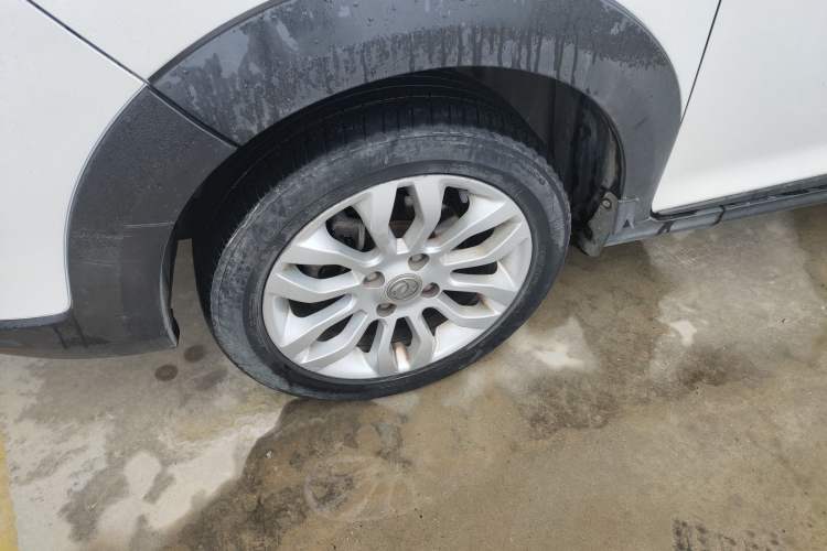 Used Dongfeng Aeolus AX3 2016 1.5L Automatic Shangkue Model Left Front Wheel Hub