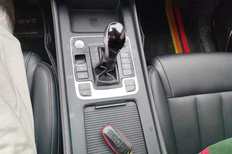 Used BYD Tang 2018 2.0T Automatic SmartConnect Prestige 7-Seater China V Standard Gear Lever