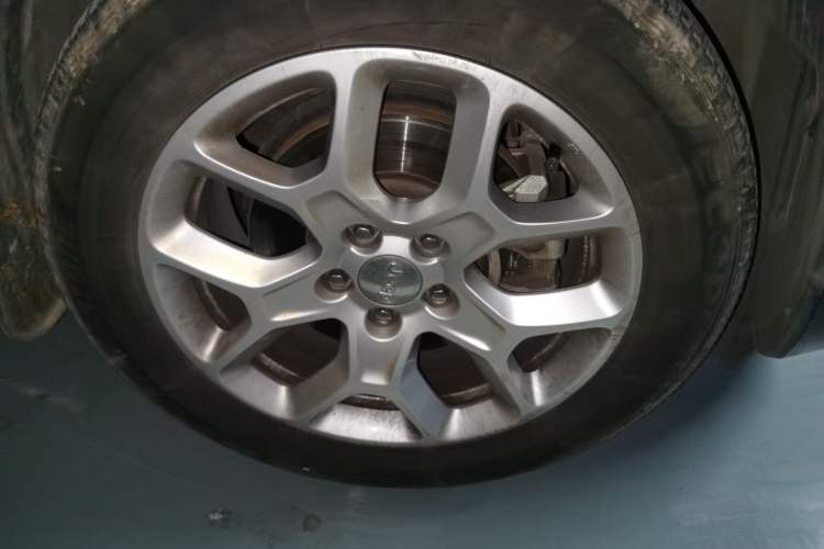 Used Jeep Renegade 2018 Connected Large Screen Version 180T Automatic High-Energy Edition Right Front Wheel Hub