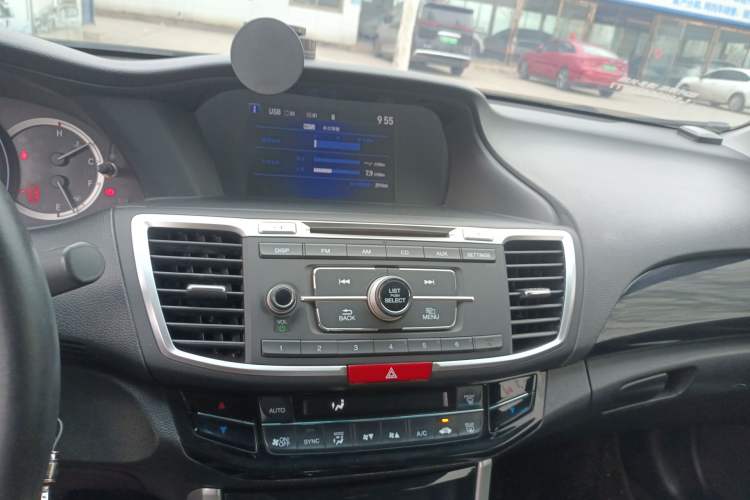 Used Honda Accord 2016 2.0L Elite Edition Audio And AC Panel