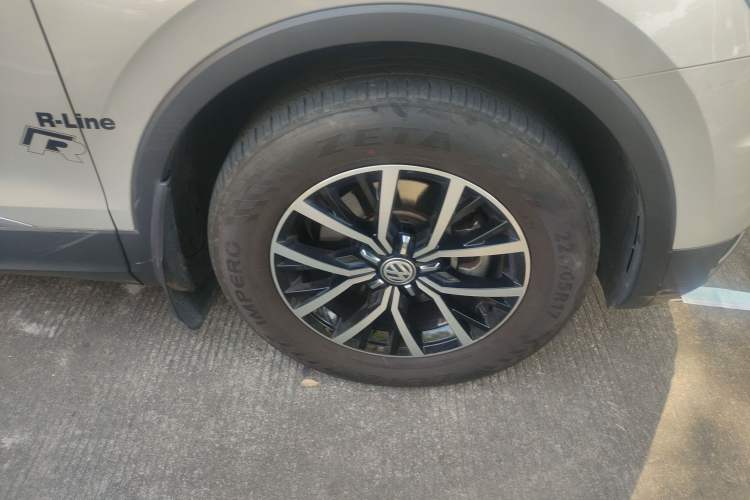 Used Volkswagen Tiguan L 2017 330TSI Automatic Two-Wheel Drive Luxury Edition
