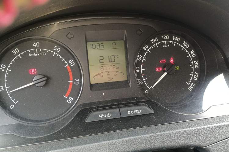 Used Skoda Rapid Spaceback 2014 1.6L Automatic Enjoyment Edition Odometer Close Up