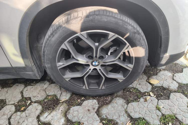Used BMW X1 2021 Restyled sDrive25Li Leading Edition Right Front Wheel Hub