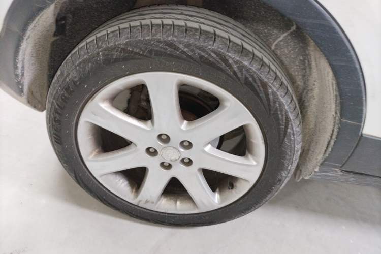 Used Buick Encore 2015 1.4T Automatic Two-Wheel Drive Urban Elite Version
