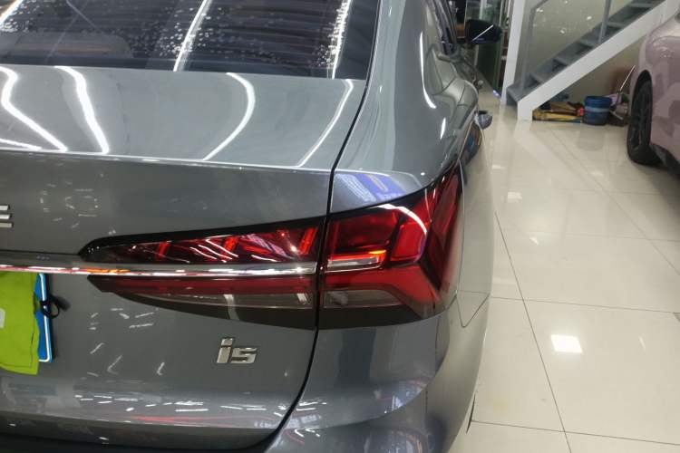 Used Roewe i5 2021 1.5L CVT Platinum Edition Right Rear Taillight