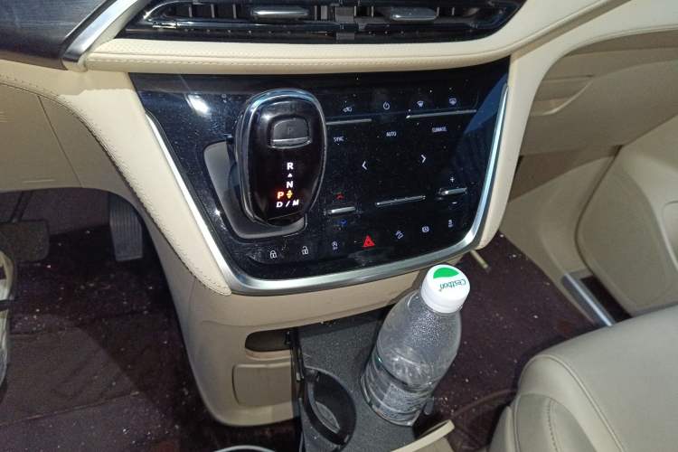 Used Buick GL8 2022 ES Landtrek 653T Luxury Edition