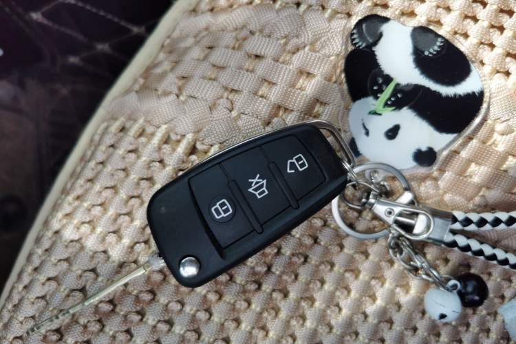 Used Chevrolet Sail 2013 Sedan 1.2L Manual Fashionable Happiness Edition Vehicle Key