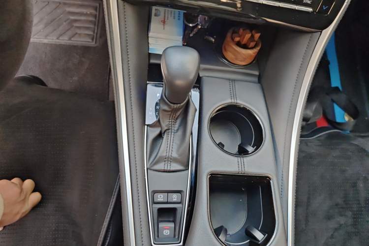 Used Toyota Avalon 2023 2.0L Luxury Edition Gear Lever