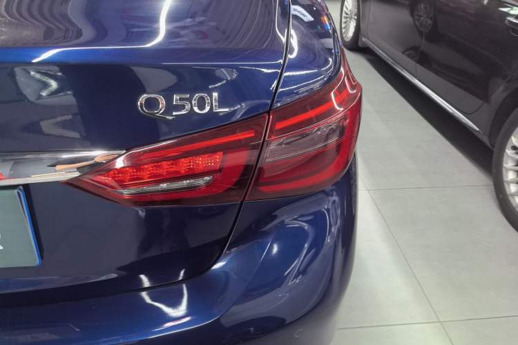 Used Infiniti Q50L 2018 2.0T Comfort Edition China VI Standard Right Rear Taillight