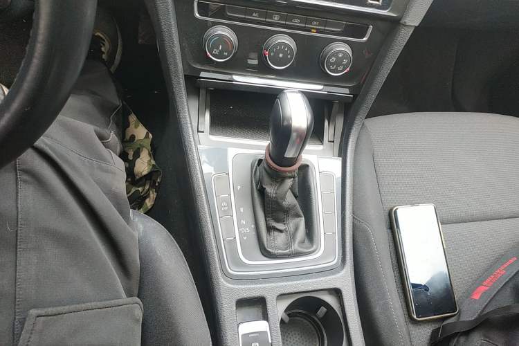 Used Volkswagen Golf 2020 200TSI DSG Comfortable and Ambitious Edition Gear Lever