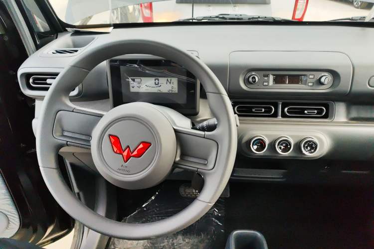 Used Wuling Zhiguang New Energy 2025 Standard Model Center Console