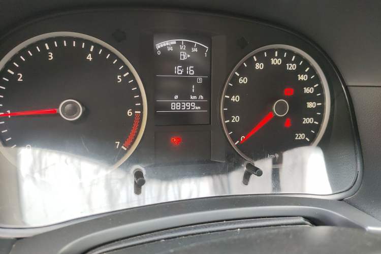 Used Volkswagen Lavida 2011 1.6L Manual Joy Version Odometer Close Up