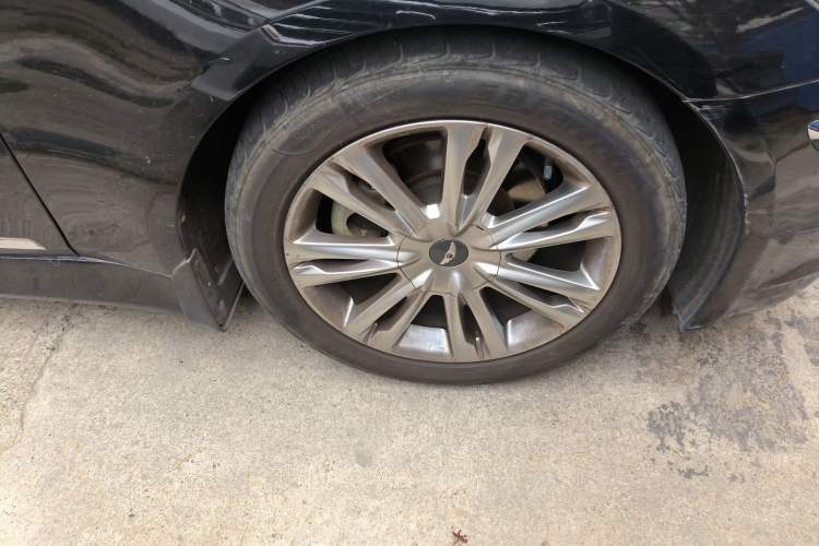 Used Hyundai Genesis 2012 3.0L GDI Luxury Edition Right Front Wheel Hub