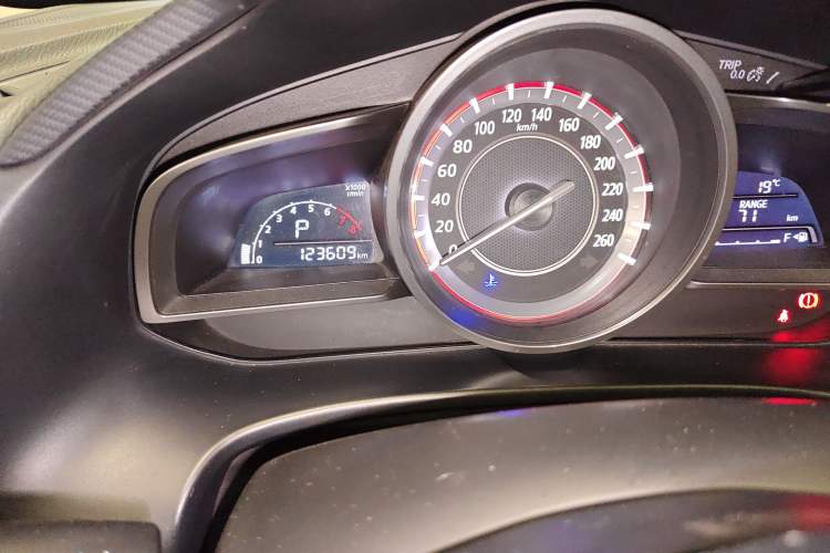 Used Mazda 3 Axela 2014 Sedan 2.0L Automatic Sport Model
