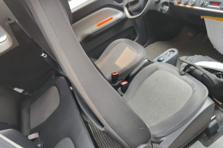 Used Wuling Hongguang MINIEV 2021 Macaron Fashion Model Lithium Iron Phosphate Right Front Seat