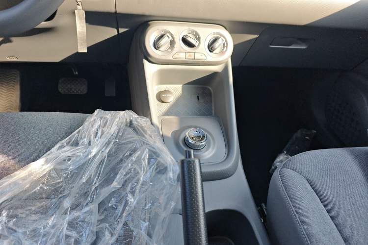 Used Wuling Hongguang New Energy 2025 Extended-Range Hybrid 50 km Standard Version
