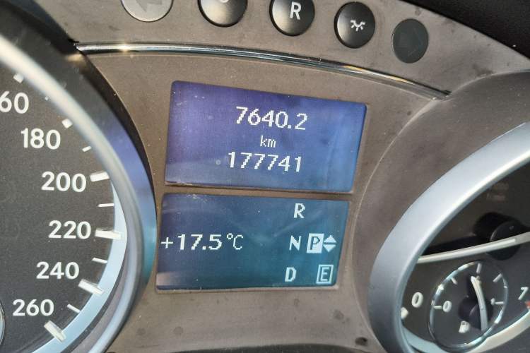 Used Mercedes-Benz R-Class 2017 R 320 4MATIC Business Edition Prestige Model