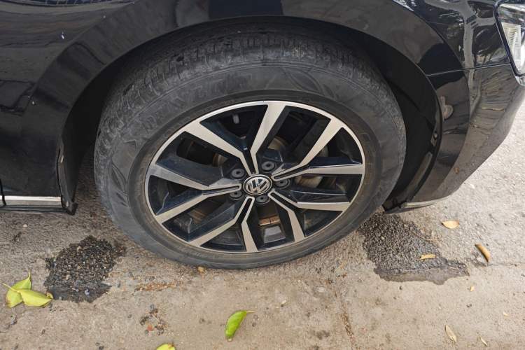 Used Volkswagen Magotan 2020 280TSI DSG Comfort Edition Right Front Wheel Hub