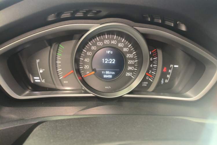 Used Volvo V40 2014 Cross Country 2.0T Zhiyi Edition