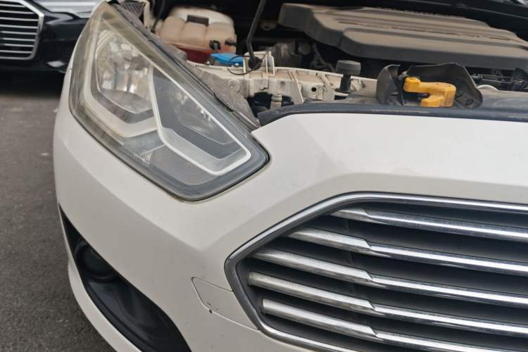 Used Ford Escort 2015 1.5L Automatic Comfort Edition Right Front Headlight