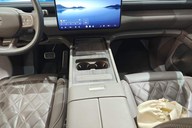 Used Nio ES8 2026 Model 6-seat Executive Signature Edition Gear Lever