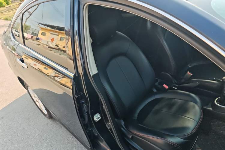 Used Nissan Sylphy 2012 Classic 1.6XE Manual Comfort Edition Right Front Seat