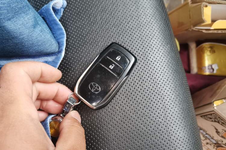 Used Toyota Highlander 2015 2.0T Four-Wheel Drive Luxury Navigation Version with 7 Seats
