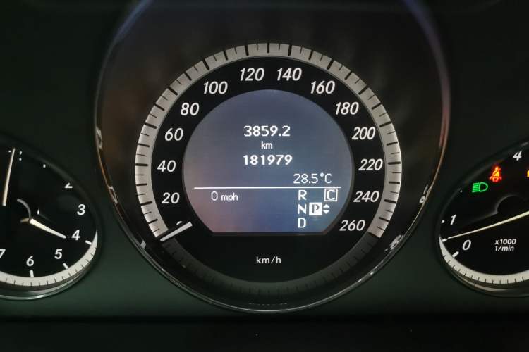 Used Mercedes-Benz E-Class 2010 E 300 L Fashion Model
