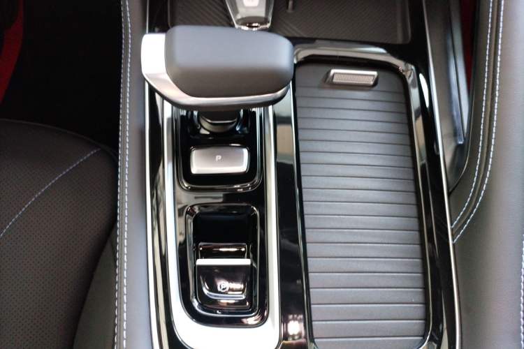 Used Geely Auto Preface 2026 Model Oriental Yao 1.5TD Fuyao Edition Gear Lever