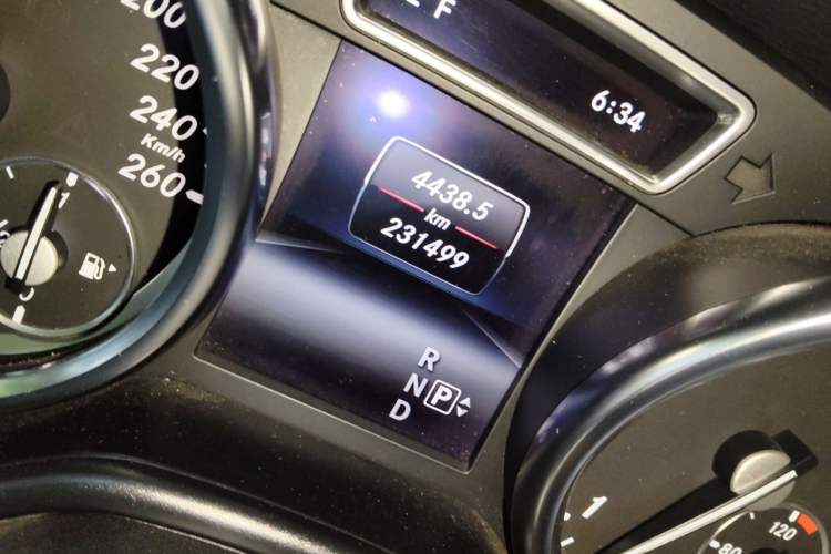 Used Mercedes-Benz GL-Class  Odometer Close Up