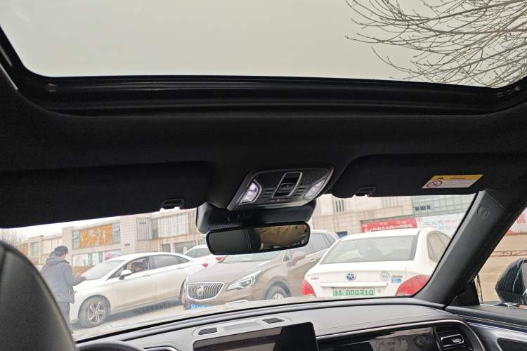 Used GAC Trumpchi GS8 2022 Linghang Series 2.0 TGDI Two-Wheel-Drive Luxury Smart Connectivity Version (7 Seats)
