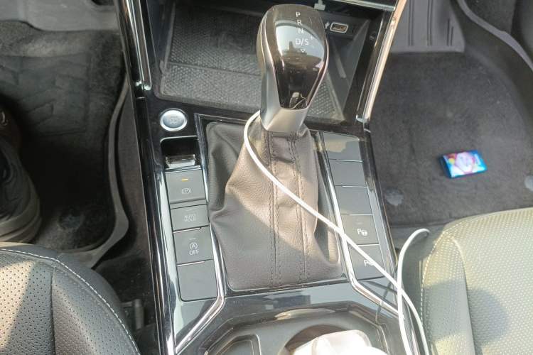 Used Volkswagen Passat 2022 330TSI Luxury Edition Gear Lever